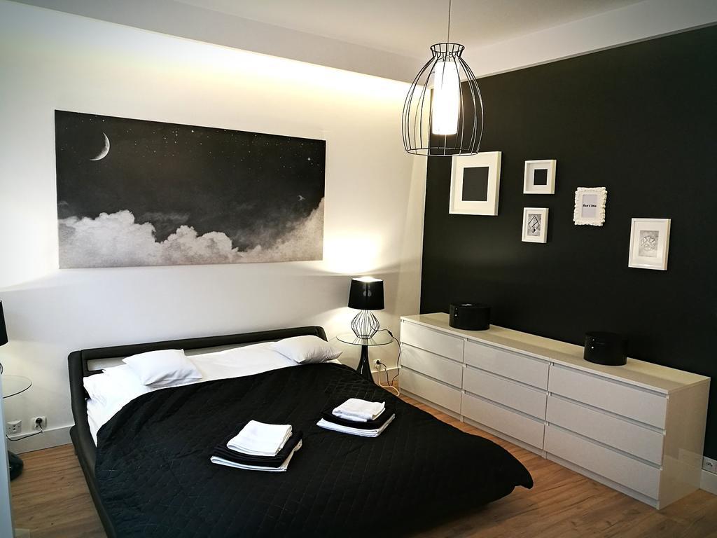 Black&White Apartment- Wierzbowa 5 Poznan Exterior photo