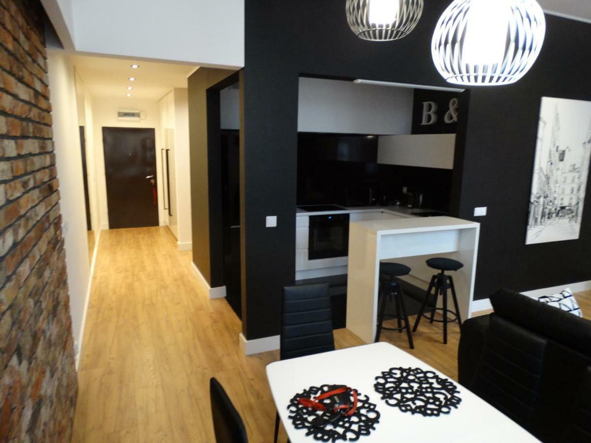 Black&White Apartment- Wierzbowa 5 Poznan Exterior photo